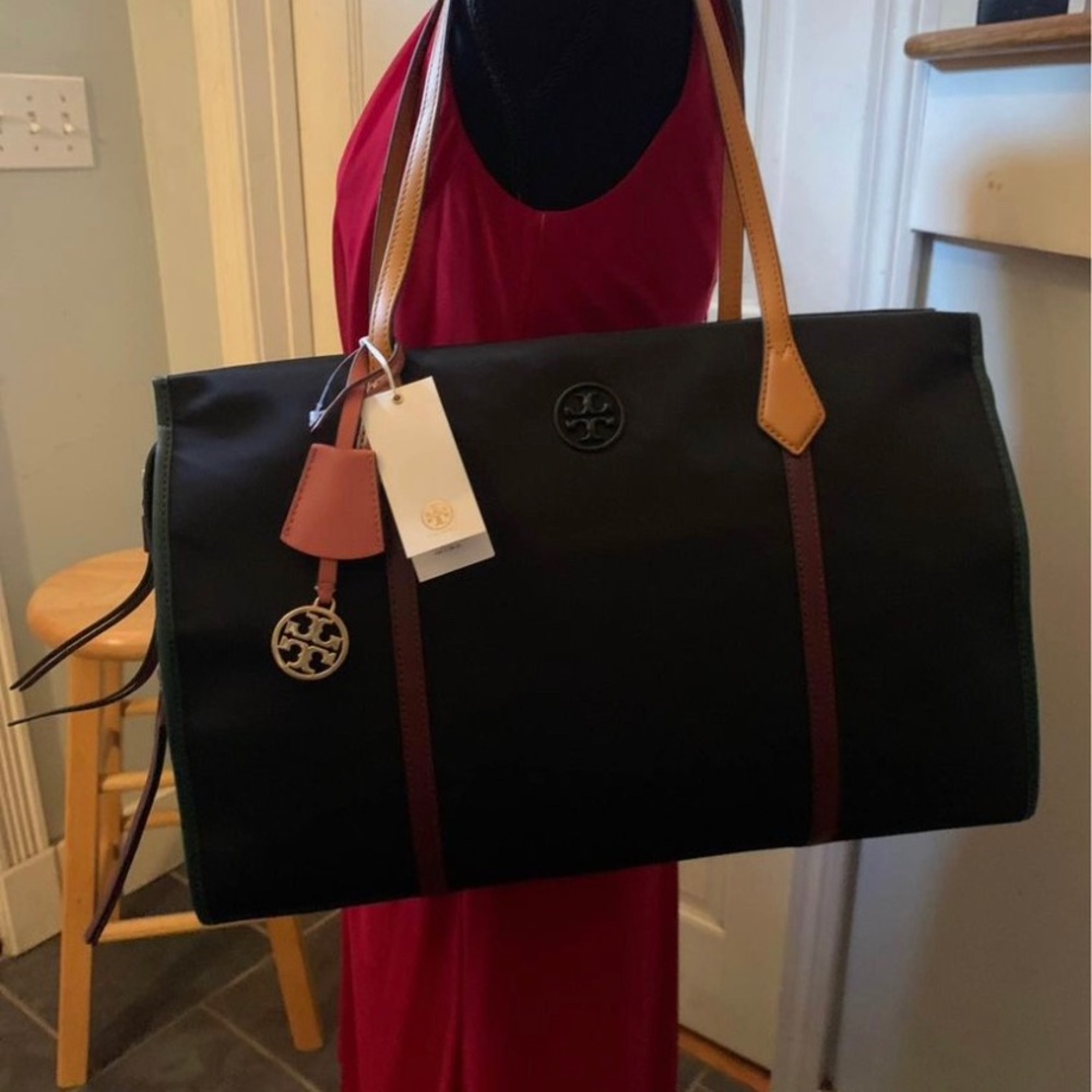 NWT Tory Burch Perry Nylon Tote Black!Memorial Day Special 🇺🇸 FREE GIFT ♥️🤍💙